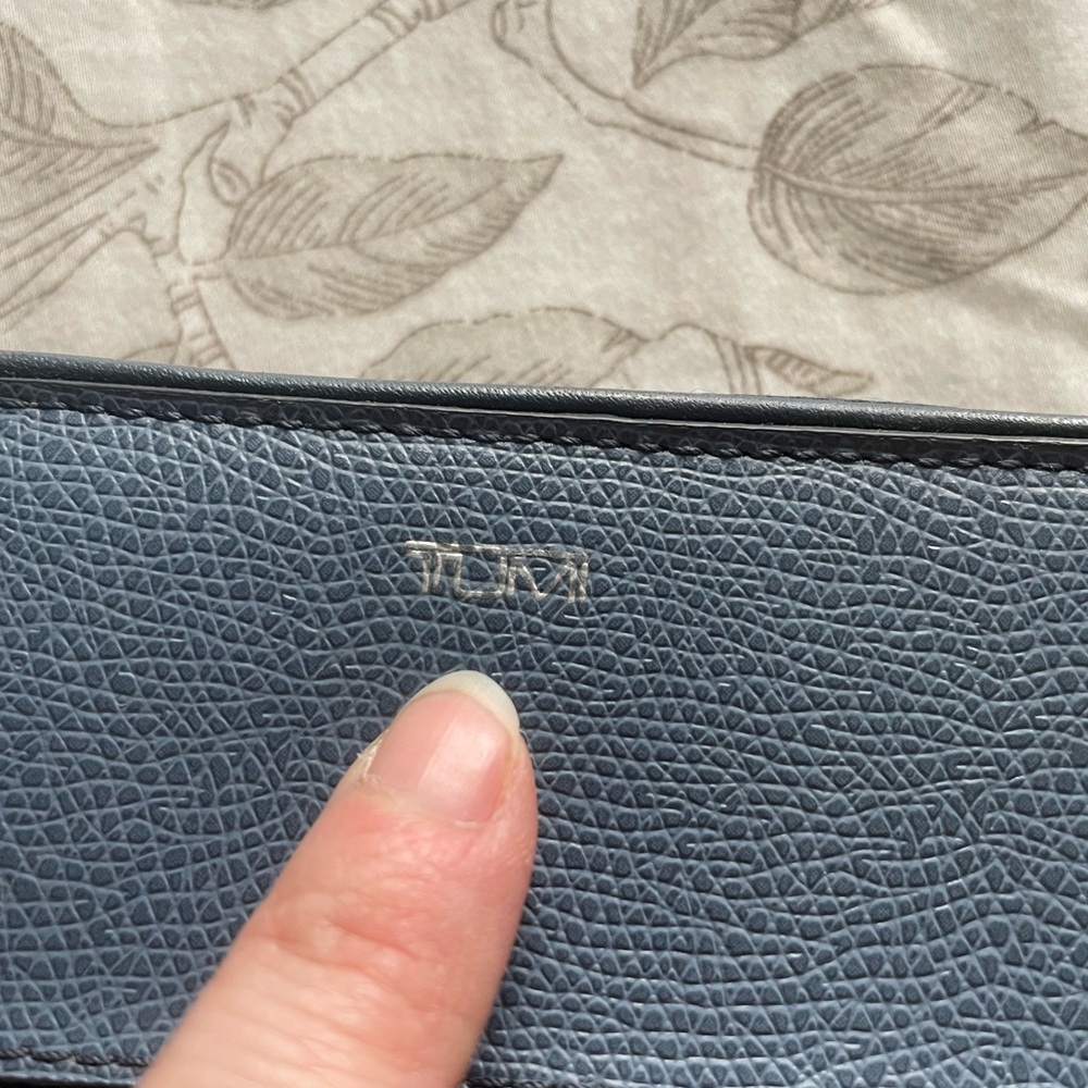 TUMI Navy‎ Blue Two Tone Ziparound Leather Wallet Rectangular Long Slim Classic - Picture 2 of 7